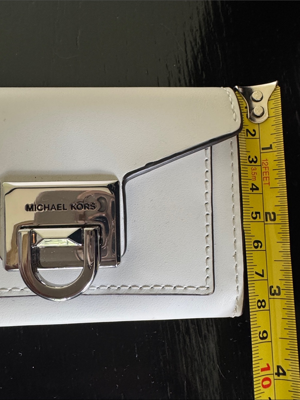 ❤️ Michael Kors White Leather Flap Wallet with Silver-Tone Lock - Picture 3 of 10
